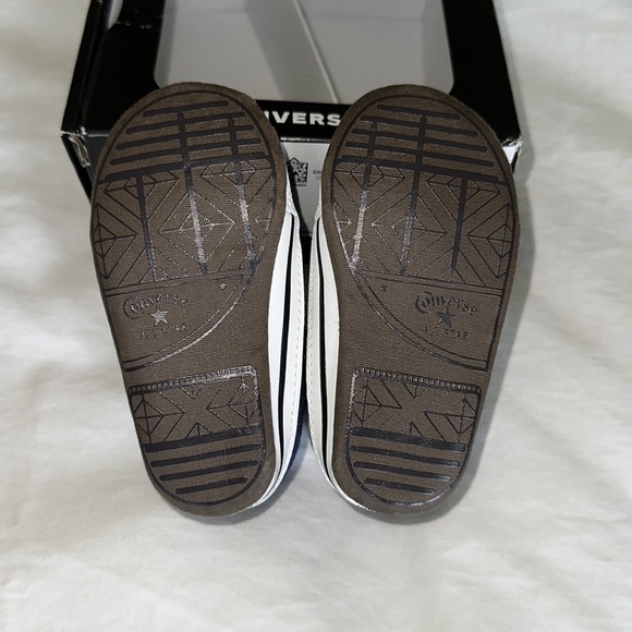 New in box, CONVERSE
CHUCK TAYLOR CRIBSTER - INFANT - Picture 10 of 11